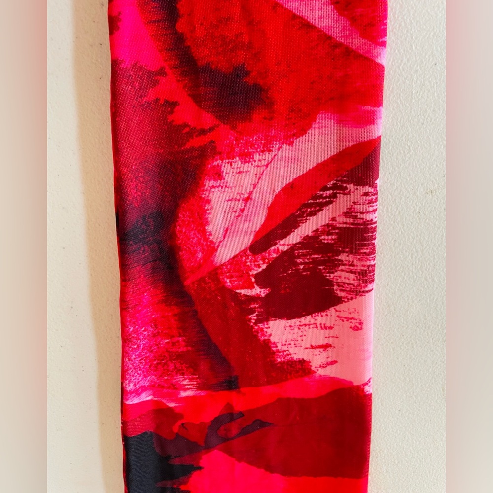 ELOQUI Full Length Red Abstract Stretch Mesh Gloves - Picture 5 of 11